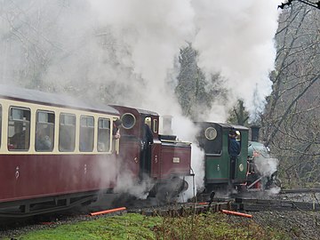 Taliesin a Linda'n gadael Tan-y-Bwlch