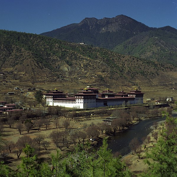 600px-Tashichoedzong-Bhutan-2001.JPG