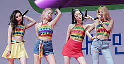 Wonder Girls pada Juli 2016 Dari kiri ke kanan: Sunmi, Yeeun, Hyerim dan Yubin