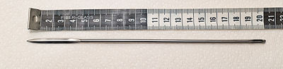 Miniatuur voor Bestand:Trussing Needle with Ruler.jpg