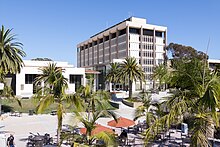 Davidson Library, the main facility of the UC Santa Barbara Library. UC Santa Barbara Library (35399729253).jpg