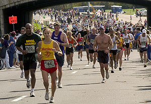 Runners participating in the 2004 US Marine Co...