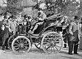 Voiture d'A. Menier, avant le départ pour Versailles.