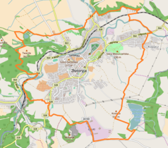 Mapa konturowa Złotoryi, w centrum znajduje się punkt z opisem „Cmentarz żydowski w Złotoryi”