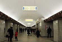 Kitay-gorod station, interchange signs Kitai-Gorod (stantsiia metro), zal iuzhnogo napravleniia, ukazateli.JPG