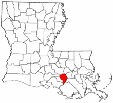 Une carte en noir et blanc de la Louisiane avec les localités délimitées et Assumption Parish en rouge.