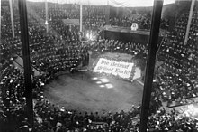 Celebration for returning POWs, Berlin 1920 Bundesarchiv Bild 146-1971-085-63, Begrussungsfeier fur heimgekehrte Kriegsgefangene, Berlin.jpg