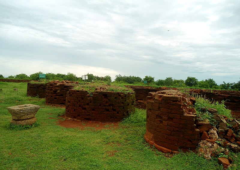 File:Circular Stupas at Thotlakonda.JPG