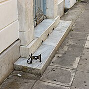 Shoe scraper (en anglais) à Athènes, en Grèce.