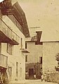 En 1912, maison à pignon ouvert et toit en demi-croupe.