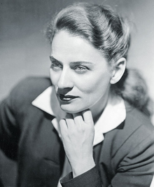 Gabrielle Roy portrait photo, 1945.png