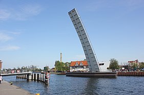 Dvižni most za pešce in kolesarje na otok Ołowianka, Gdansk, Poljska