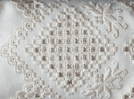 Основы вышивки хардангер 269px-Hardanger_embroidery
