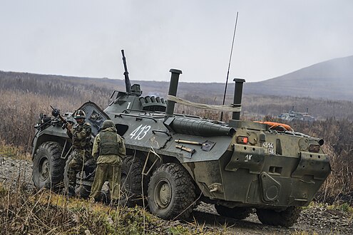 Высадка десанта 155-й отдельной бригады морской пехоты совместно с индийскими военными на необорудованное побережье в рамках российско-индийского учения «Индра-2017» (полигон Клерк, Приморский край). 28 октября 2017.