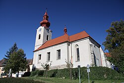 Farní kostel Povýšení sv. Kříže v Husinci.