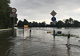 Überflutete Straße an der Leine bei Hemmingen