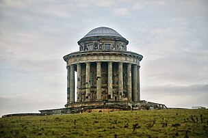 Mausoleo cupulado (1742 ) de Castle Howard, obra de Nicholas Hawksmoor