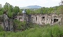 Ein verwilderter Steinbruch im Mayener Grubenfeld