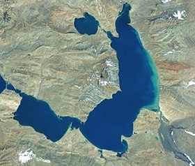Слева видна перемычка, соединяющая с озером Дорсёдонг-Цо (не показано)