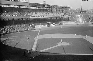 325px-Polo_Grounds_1923.jpg