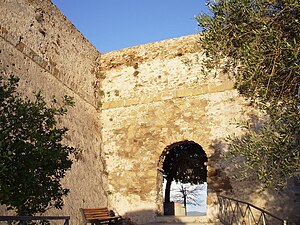 Extérieur de la porte du château