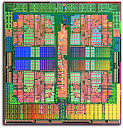 Un processeur quad-core AMD Opteron dernière génération, qui est utilisé dans de nombreuses stations de travail et serveurs informatiques.