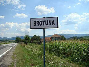 Intrarea în satul Brotuna