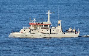 R/V Jacob Hägg vid Gunnarstenarna i juni 2013.