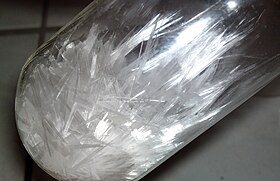 Krystaly trimerního oxidu sírového