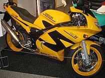 In 2000 veranderde de Schikra 125 Sport in 125 RS. De tegenvallende Honda-motor was vervangen door een exemplaar van Franco Morini