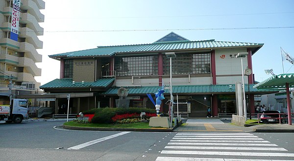 600px-Sizuoka_Iwata_Station_north_entrance.jpg