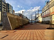 桜木町駅西口広場より整備中の遊歩道方面を見る（2018年2月5日）