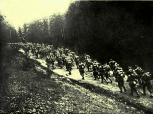 Румынскія войскі перасякаюць Карпаты, урываючыся ў Аўстра-Венгрыю. Румынскі фронт. Жнівень 1916