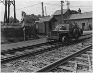 1944年夏、フランス。ノルマンディー上陸後の連合国軍のジープ。