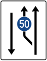 546-10 Aufweitungstafel; Darstellung mit Gegenverkehr und mit integriertem Zeichen 275 StVO: ein vorhandener und ein zusätzlicher Fahrstreifen links in Fahrtrichtung, ein Fahrstreifen im Gegenverkehr