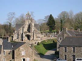 The church of Saint-Envel and its surroundings