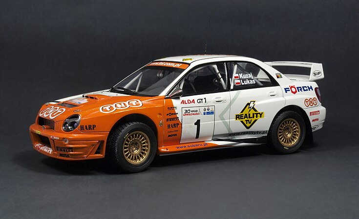 图为1：24比例的WRC 2001版斯巴鲁Impreza手工模型。
