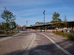 Bussum, Vorplatz mit Eingang an der Westseite