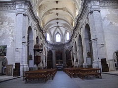 Intérieur de l'église Saint-Sauveur.