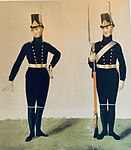 Uniform från ca 1810 för officer (t.v.) och manskap (t.h.) vid Arméns flottas volontärregemente.