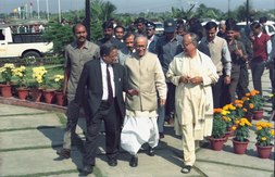 Jyoti Basu with Saroj Ghose and Ashesh Prosad Mitra in Calcutta. Ashesh Prasad Mitra - Jyoti Basu - Saroj Ghose - Science City - Calcutta 1996-12-21 080.tif