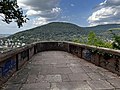 Aussichtskanzel am Riesenstein mit Blick ins Neckartal und auf den Heiligenberg