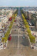 30/11: L'avinguda dels Camps Elisis (París) des de dalt de l'arc de triomf