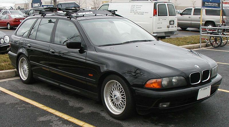800px-BMW-E39-wagon.jpg