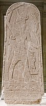 Afbeelding van Baäl. Kalksteen. Gevonden bij de acropolis in Ugarit (West-Syrië). Datering ca. 1500-1300 v. Chr.
