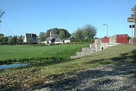 Vue de Baupte depuis le pont sur la Sèves