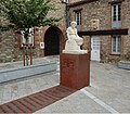 Steinskulptur La Catalane von Manolo Martínez Hugué gewidmet dem Komponisten Déodat de Séverac in Céret