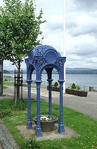 Cast iron fountain stand - geograph.org.uk - 837994.jpg