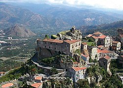 Una vista aerea del Borgo Collinare di Castiglione di Sicilia