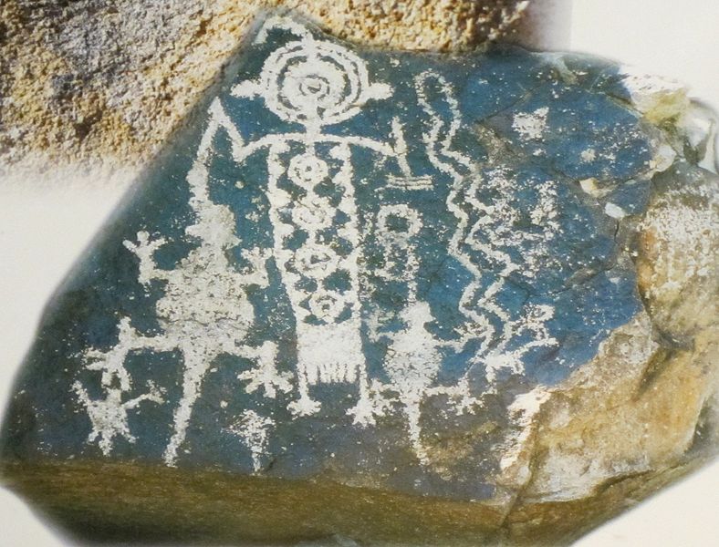 File:Coso petroglyphs (4).JPG